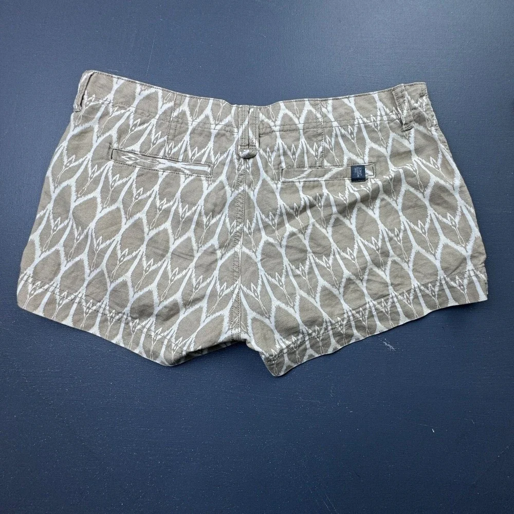 The North Face Women's Size 4 Beige Hiking Shorts Geometric Print Outdoor Trail